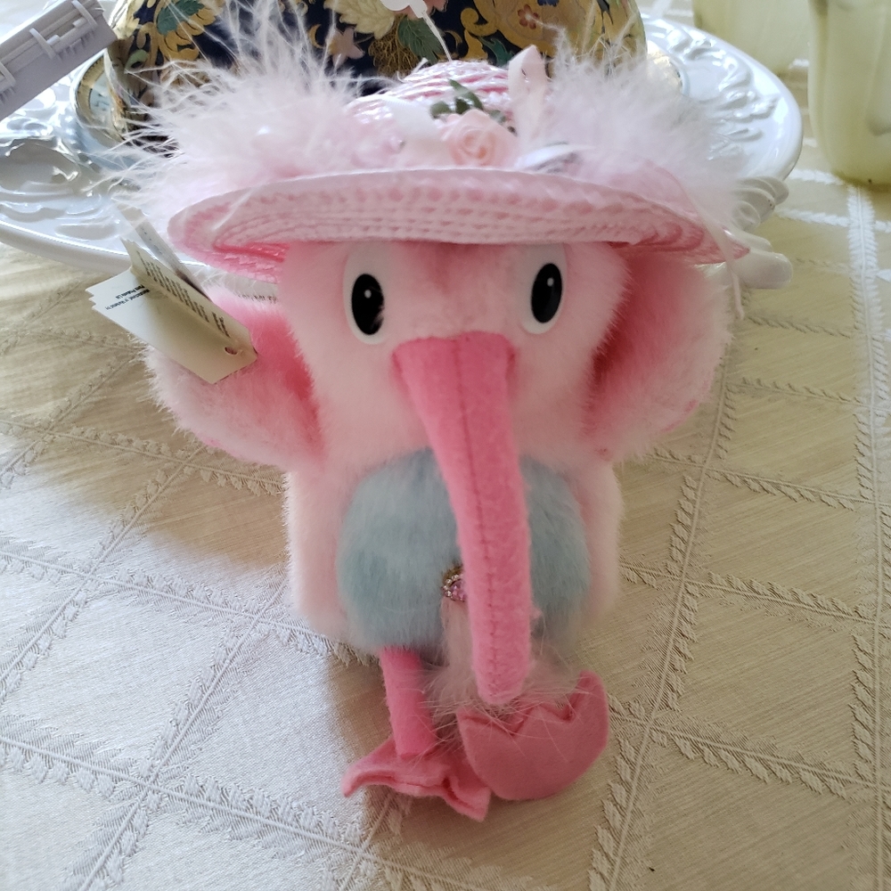 Pee Wee the kiwi collectable plush stuffy. New!